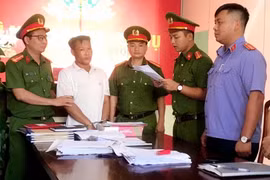 Khởi tố, bắt tạm giam đối tượng hủy hoại rừng