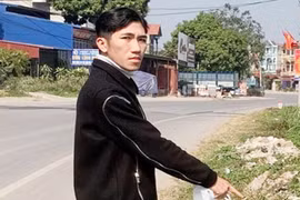 Đập kính ô tô, trộm tài sản