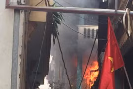 Nhanh chóng dập tắt đám cháy tại nhà dân