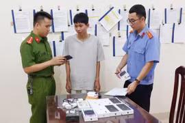 Đột nhập siêu thị trộm cắp tài sản