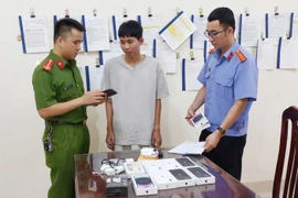 Đột nhập siêu thị trộm cắp tài sản