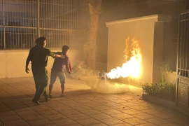 Công an quận Tây Hồ trang bị kỹ năng thoát nạn, chữa cháy cho gần 300 người dân