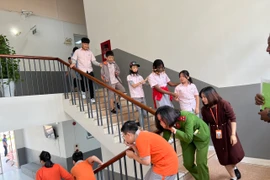 Phổ biến kiến thức, kỹ năng an toàn phòng, chống cháy, nổ cho học sinh trường Quốc tế Singapore