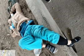 Truy tìm lái xe gây tai nạn làm bị thương công nhân môi trường tại Đại Lộ Thăng Long