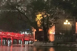 Xử lý nhanh đám cháy bốt gác tại cầu Thê Húc 