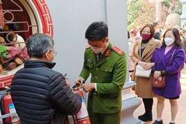 Kiểm tra, kiên quyết xử lý tồn tại ở các lễ hội xuân tại quận Tây Hồ