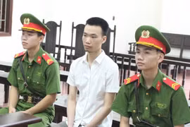 Xử phạt kẻ côn đồ chém học sinh tại cổng trường