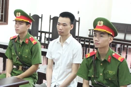 Xử phạt kẻ côn đồ chém học sinh tại cổng trường