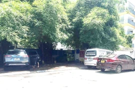 Xử lý nghiêm việc chiếm vỉa hè làm bãi rửa xe