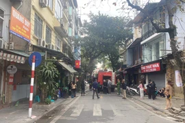 Dập tắt đám cháy trong phố cổ 