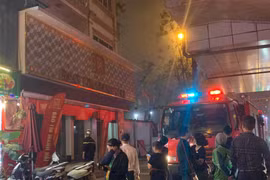 Xảy cháy tại cửa hàng kinh doanh vàng trên phố Hoàng Cầu