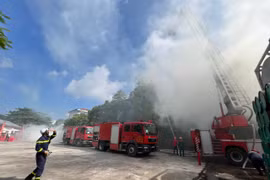Thực tập phương án chữa cháy, tìm kiếm cứu nạn huy động nhiều lực lượng tại nơi đặc biệt nguy hiểm