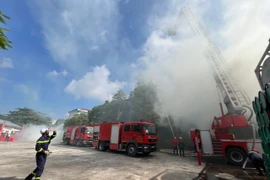 Thực tập phương án chữa cháy, tìm kiếm cứu nạn huy động nhiều lực lượng tại nơi đặc biệt nguy hiểm