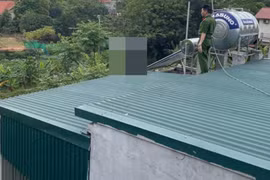 Giải cứu bé gái leo lên mái tôn tầng 3