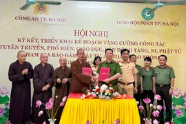 Ký kết tăng cường công tác tuyên truyền, vận động tăng, ni, phật tử tham gia bảo đảm trật tự, an toàn giao thông