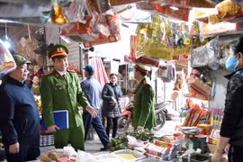 Cảnh sát phòng cháy kiểm tra, tuyên truyền dịp Tết Nguyên Đán để đảm bảo an toàn cho người dân