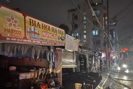 Xử lý nhanh vụ cháy cửa hàng kinh doanh giặt là