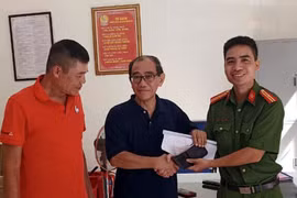 Nhanh chóng tìm và trao trả tài sản cho người nước ngoài bị thất lạc