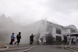 Thực tập chữa cháy giả định tại Làng văn hóa nghỉ dưỡng sinh thái người cao tuổi Xuân Sơn