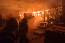 Trách nhiệm và lòng quả cảm của những người lính cứu hỏa Công an quận Nam Từ Liêm 