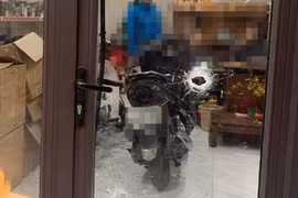 Công an điều tra vụ đối tượng bắn xuyên thủng cửa kính nhà dân