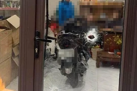 Công an điều tra vụ đối tượng bắn xuyên thủng cửa kính nhà dân