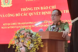 Lãnh đạo Bộ Công an và Thành phố khen thưởng chiến công xuất sắc của Công an Hà Nội