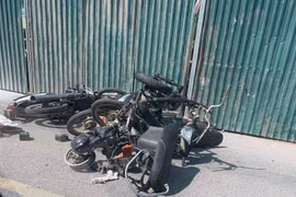 Ô tô đang chạy bỗng phát cháy trên thùng xe 