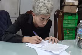 Clip: Đối tượng sát hại bạn gái viết tường trình tự khai tại cơ quan Công an