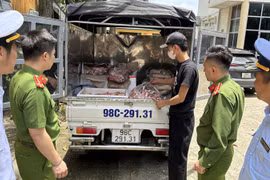 Phát hiện gần 1 tấn thực phẩm bẩn chuẩn bị tuồn vào bếp ăn công nhân