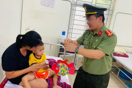 Mang Trung thu đến với các em nhỏ không được may mắn