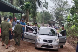 Công an xã mưu trí tước dao của đối tượng đang truy sát người dân