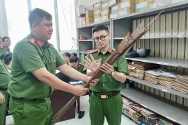 Tuyên truyền, vận động thu hồi vũ khí, vật liệu nổ, công cụ hỗ trợ, pháo