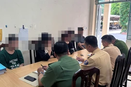 Xử lý nhóm đối tượng có hành vi 'lạ' trong khi điều khiển xe máy