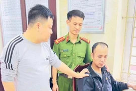 Tên trộm liều lĩnh tấn công lực lượng Công an