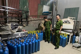 “Đột kích” kho cất giấu khí N2O chuyên cung cấp cho các quán bar, pub