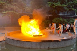 Xử lý tình huống cháy giả định tại Tổ hợp Tràng An Complex