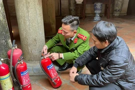 Công an huyện Thạch Thất kiểm tra an toàn cháy, nổ tại chùa Tây Phương