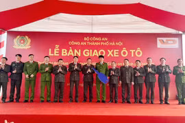 Công an Hà Nội trang bị hơn 300 xe ô tô cho 13 đơn vị Công an cấp quận và thị xã