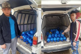 Phát hiện, thu giữ 86 bình khí 'cười' và ma túy tổng hợp