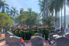 Tri ân các đồng đội đã hy sinh khi chiến đấu với “giặc lửa”