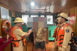 Cảnh sát kiểm tra trên sông, phát hiện, xử lý 13 lái tàu, thuyền vi phạm nồng độ cồn