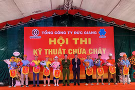 Các nữ công nhân đua tài chữa cháy, cứu người