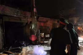 Xử lý nhanh đám cháy tại cửa hàng sửa chữa xe máy ở huyện Thanh Oai