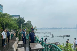 Thay đổi nhận thức bảo vệ môi trường ở hồ Tây