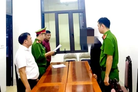 Bắt đối tượng có hành vi sử dụng người dưới 16 tuổi vào mục đích khiêu dâm