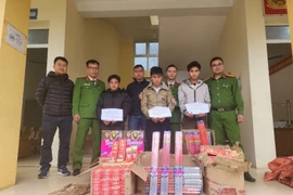 Triệt phá đường dây vận chuyển pháo nổ từ nước ngoài về Việt Nam tiêu thụ