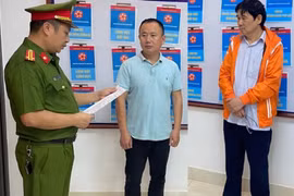 Khởi tố hai cán bộ xã bán gần 1.700 m2 đất