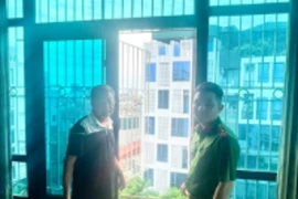 Công an quận Tây Hồ hướng dẫn người dân phòng ngừa cháy, nổ trong dịp nghỉ lễ Quốc khánh 2-9