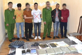 Bắt nhóm đối tượng buôn ma túy có súng